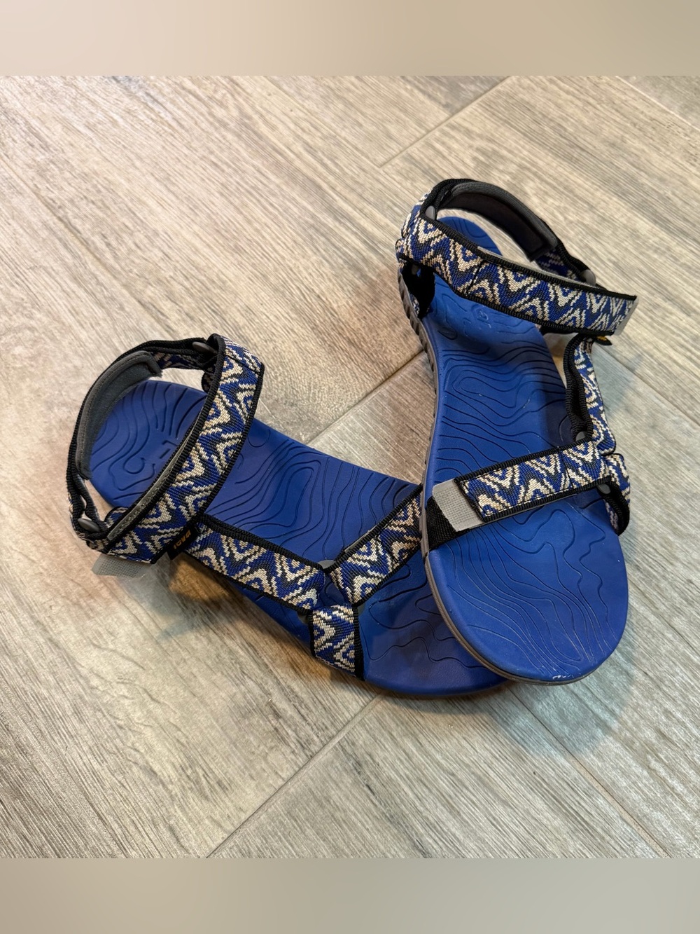 Teva Hurricane 3 Sandals With Vibrant Geometric-Patterned Women's Size 7 Summer